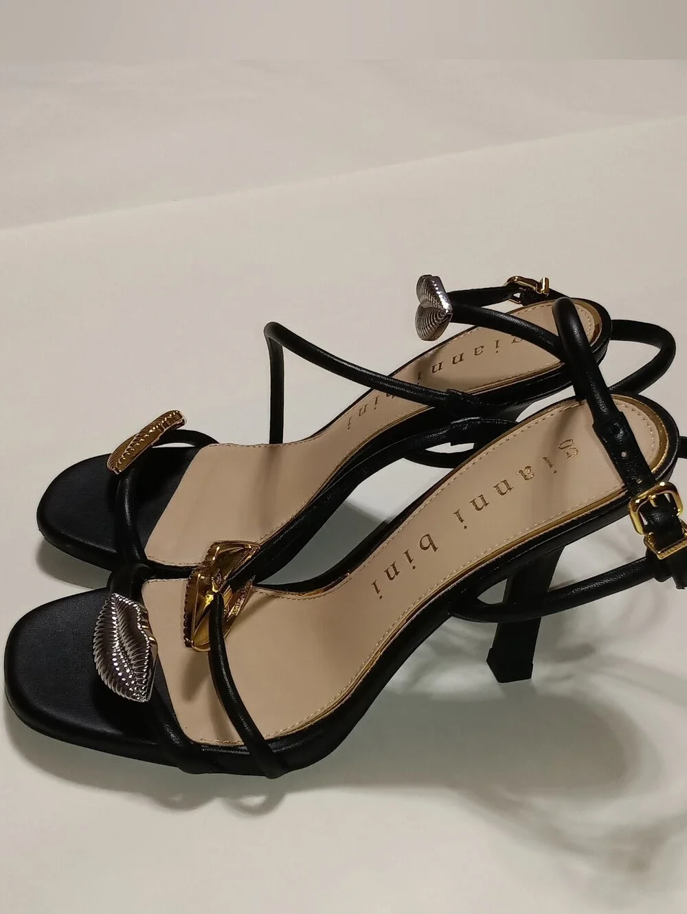 Gianni Bini Carletta Black Strappy Heels with Gold & Silver Lip Accents Size 6